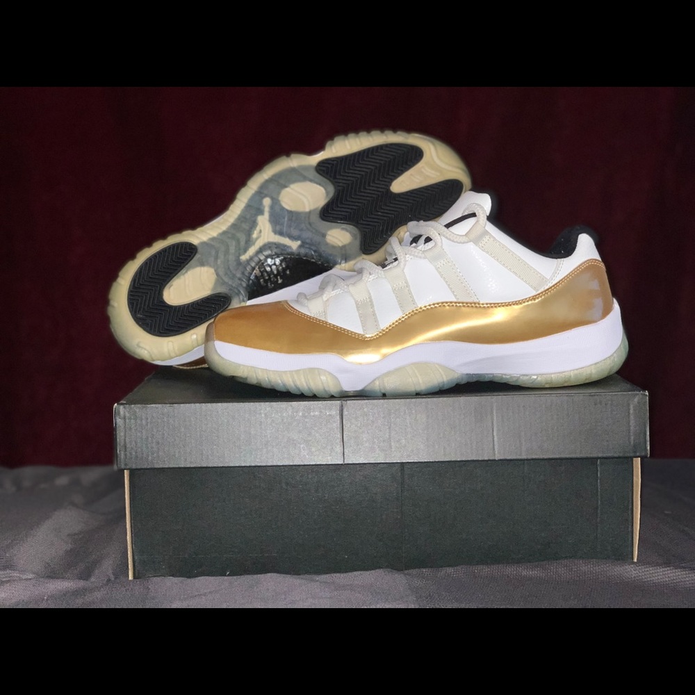 I am looking to sell 3 pair of retro Jordans